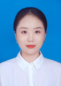 何溢馨.jpg
